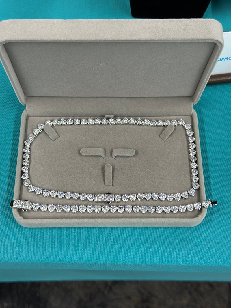 Chocker and bracelet set