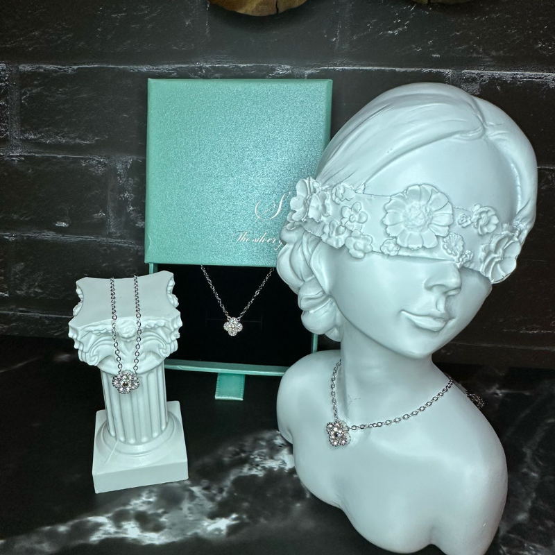 Clover Pendant Necklace With Certified Moissanite Stones